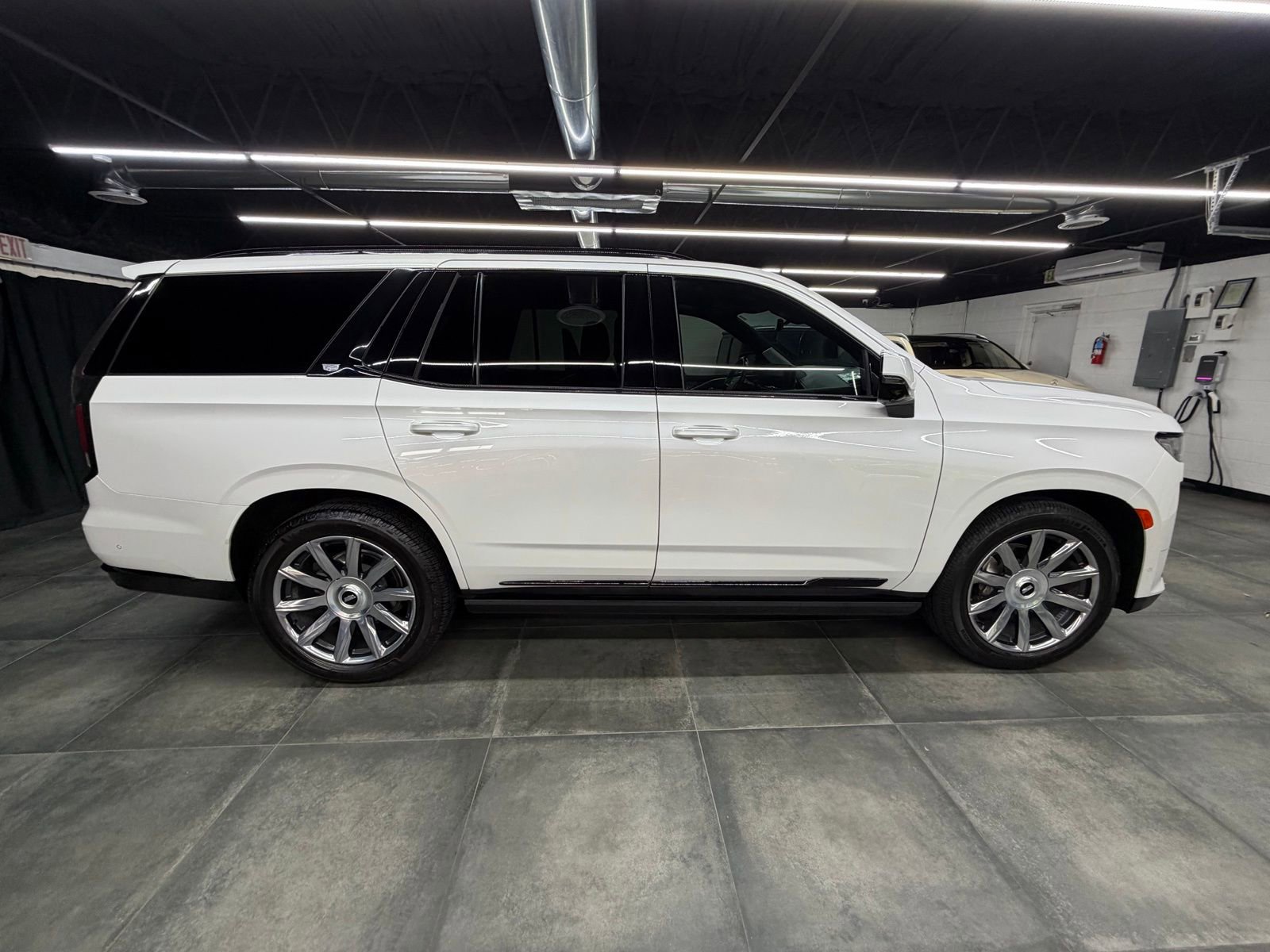 Used 2023 Cadillac Escalade Sport Platinum w/ LPO, ONYX Package image 8