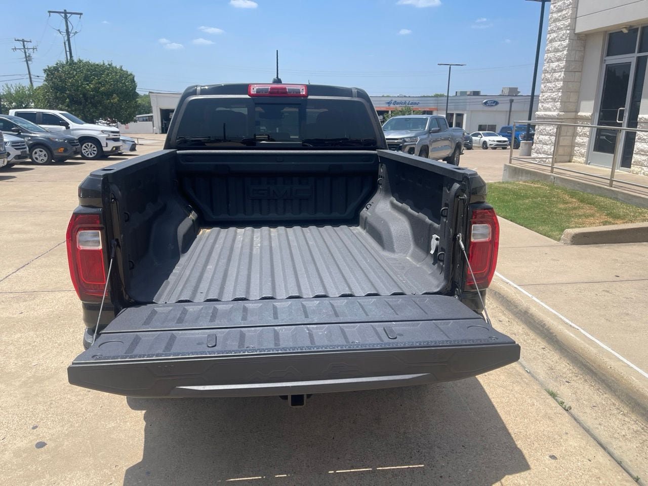 Used 2023 GMC Canyon AT4 w/ AT4 Premium Package AWD/4WD image 6