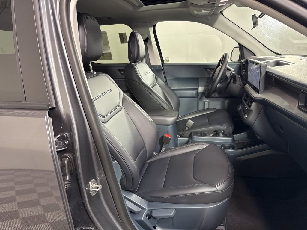 New 2025 Ford Maverick Lariat w/ Black Appearance Package image 18