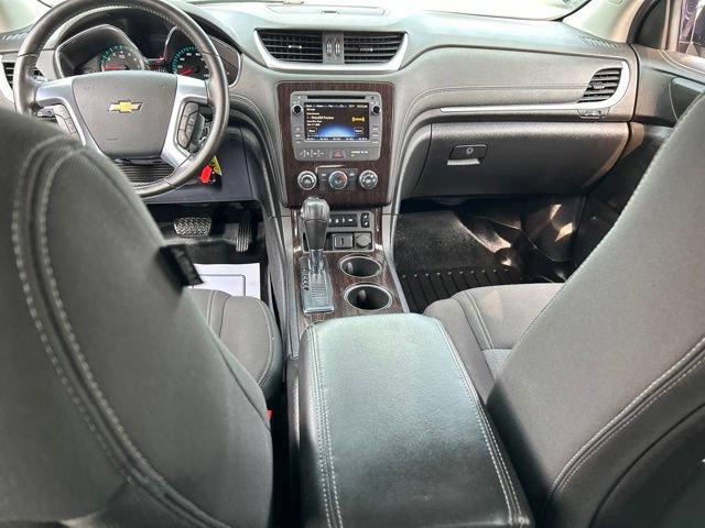 Used 2015 Chevrolet Traverse LT w/ Style and Technology Package FWD image 7