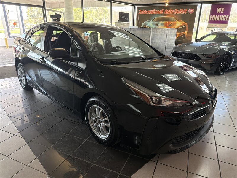 Used 2022 Toyota Prius LE image 5