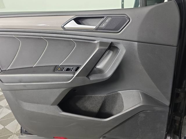 Used 2023 Volkswagen Tiguan SE w/ Panoramic Sunroof Package image 35