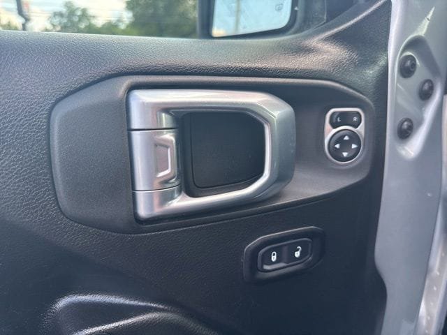 Used 2022 Jeep Gladiator Mojave w/ Trailer Tow Package AWD/4WD image 15