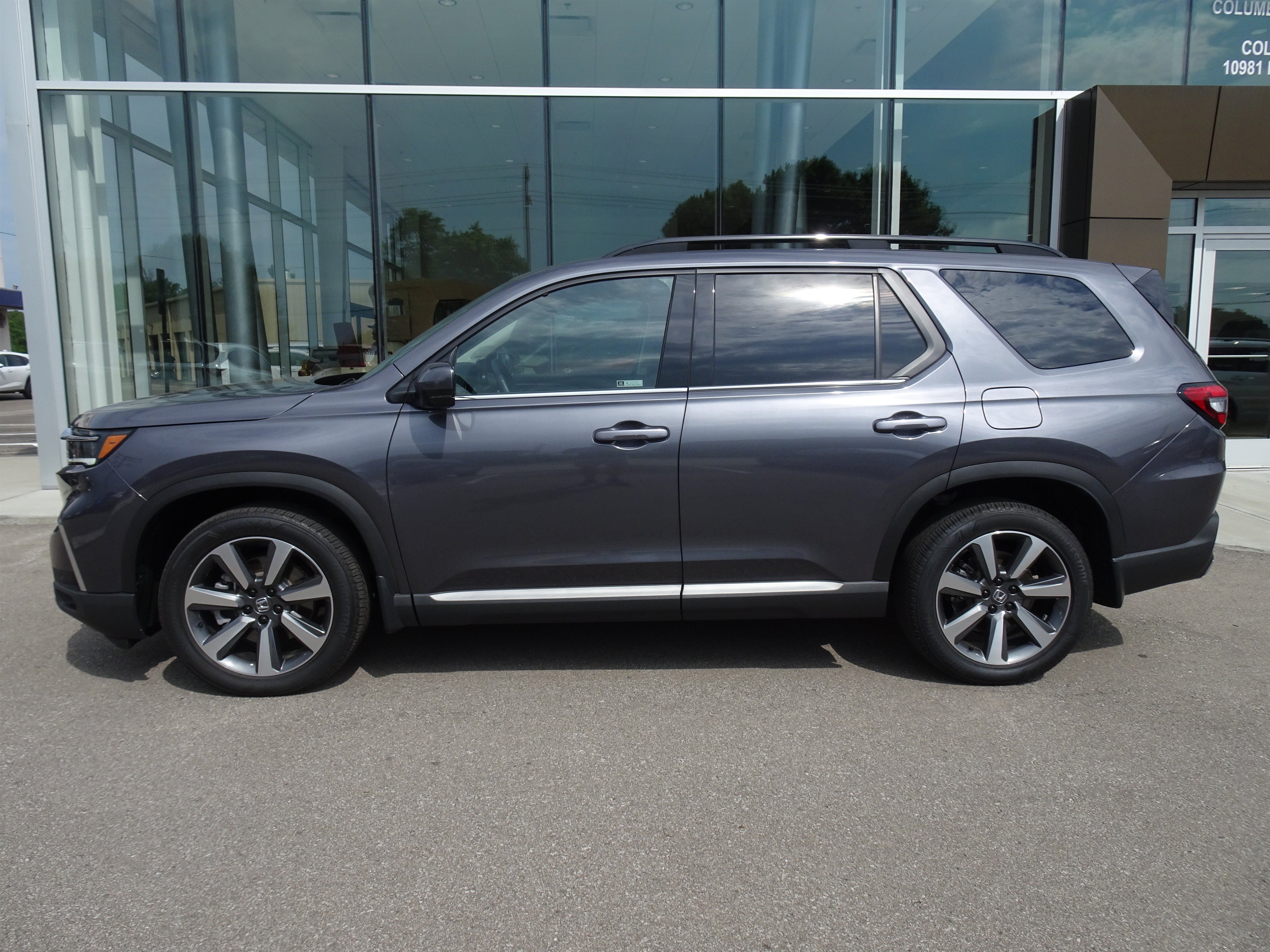 Used 2025 Honda Pilot Elite image 2