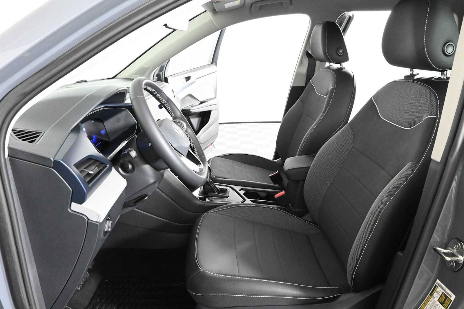 Certified 2024 Volkswagen Taos SE FWD image 17