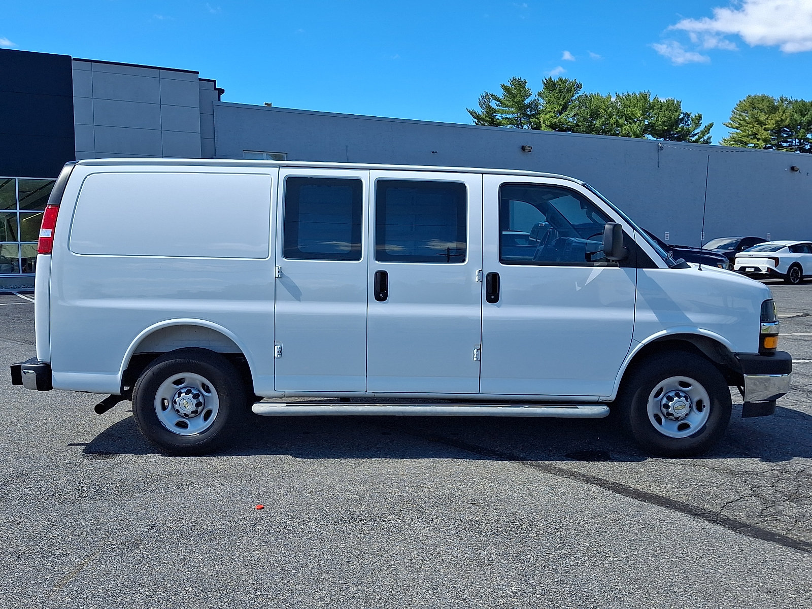 Used 2025 Chevrolet Express 2500 w/ Driver Convenience Package RWD image 7