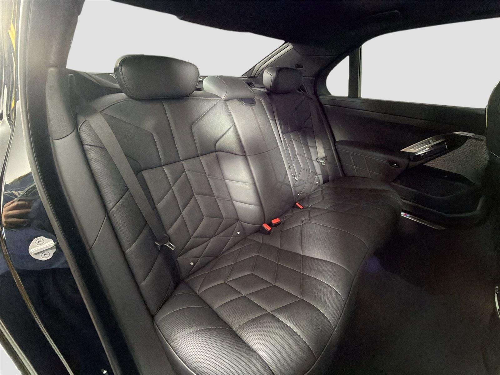 New 2026 BMW 750e xDrive w/ Executive Package AWD/4WD image 26
