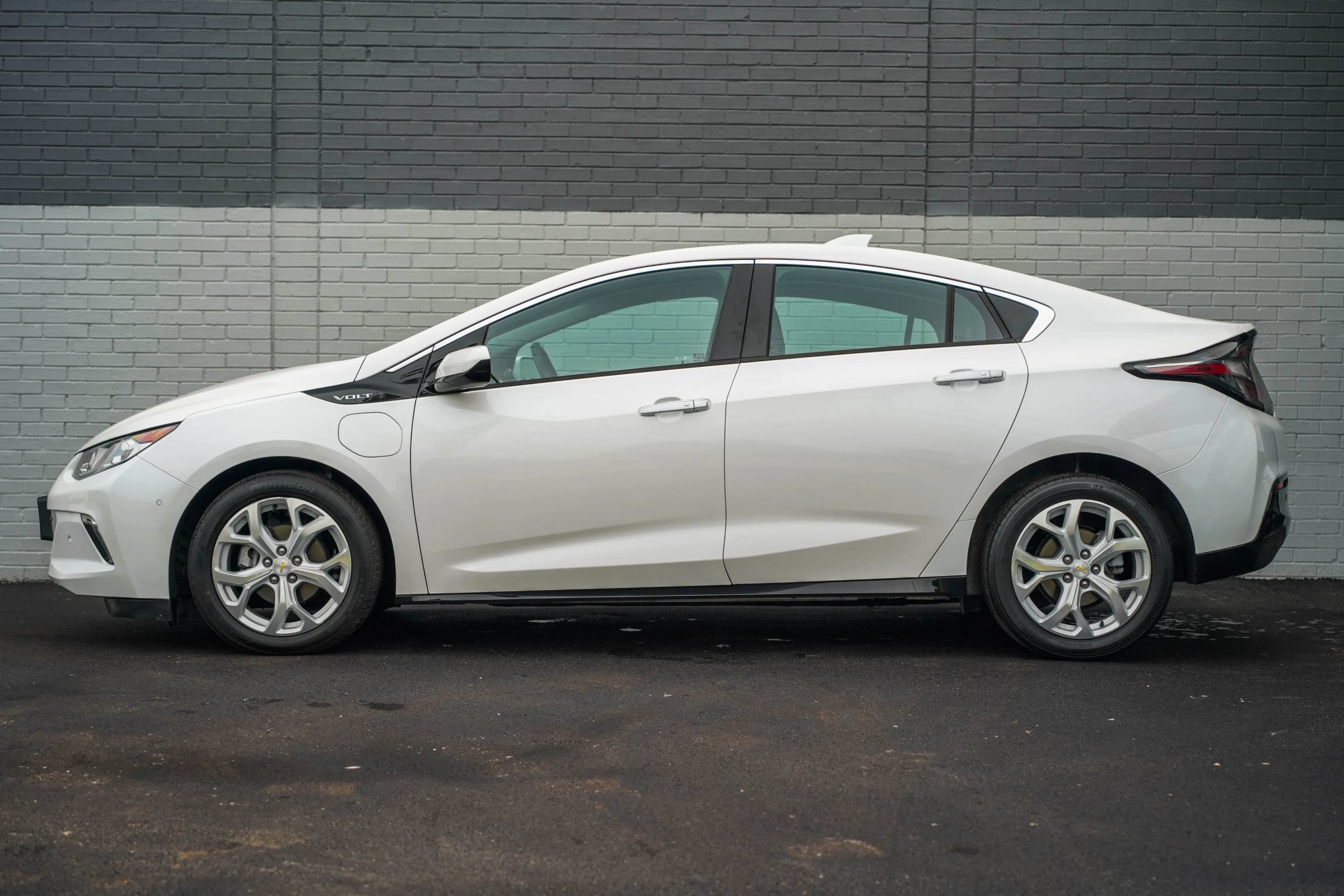 Used 2018 Chevrolet Volt Premier w/ Driver Confidence Package FWD image 8