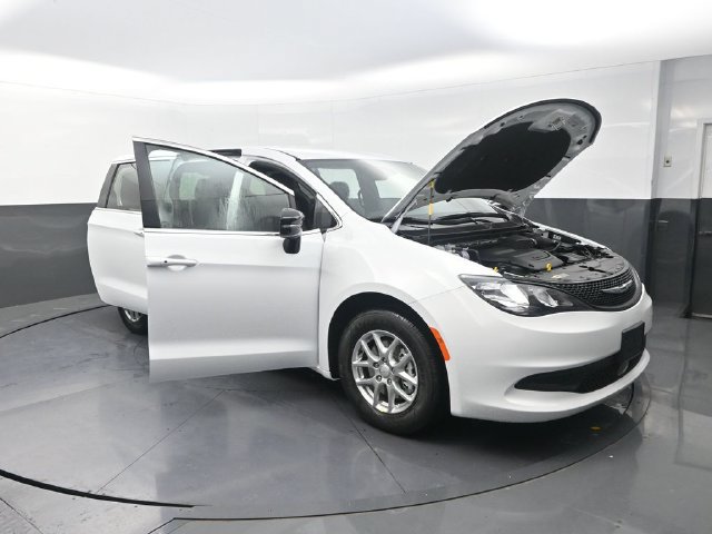 New 2027 Chrysler Pacifica LX FWD image 26