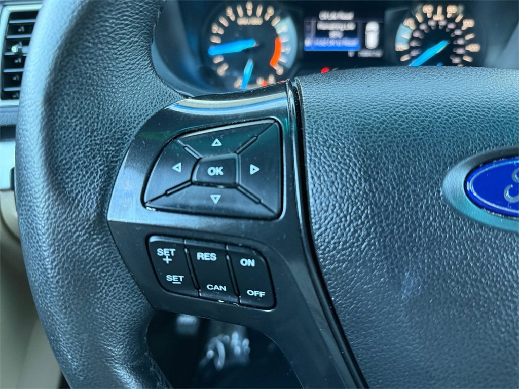 Used 2017 Ford Explorer XLT image 19