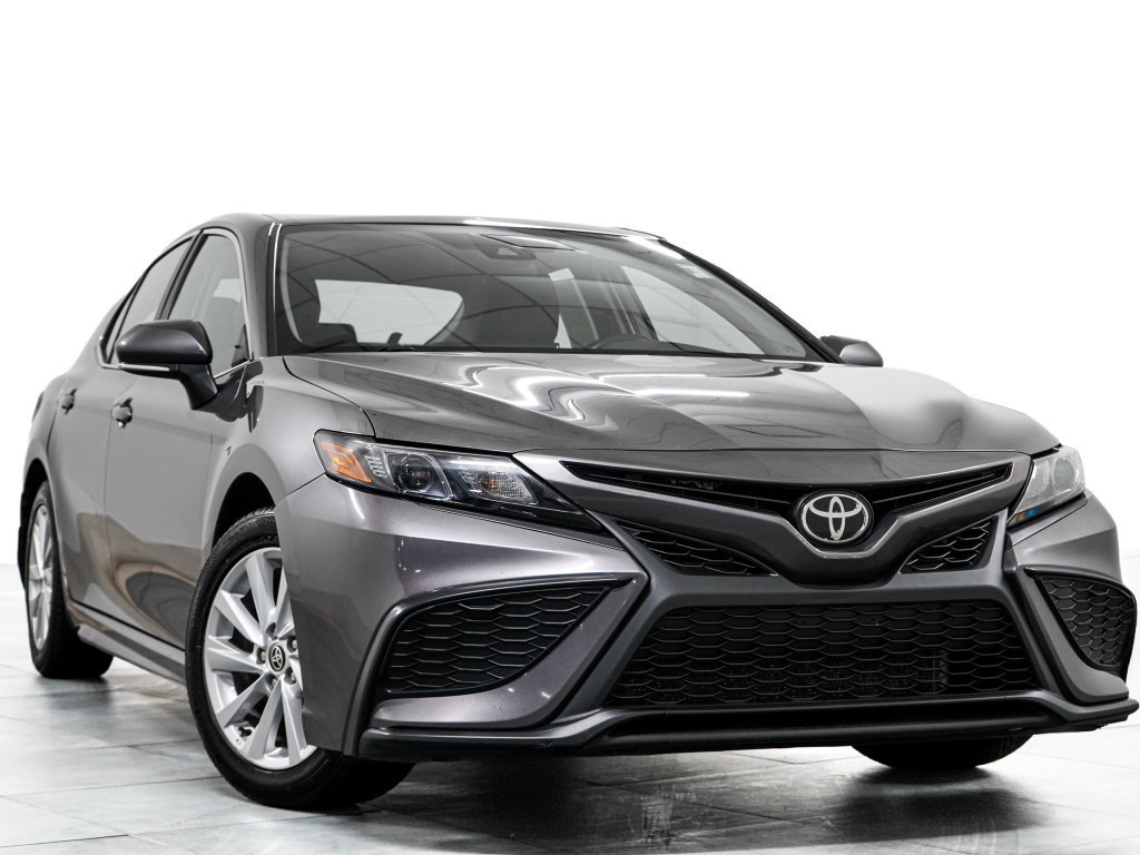 Used 2024 Toyota Camry SE FWD image 3