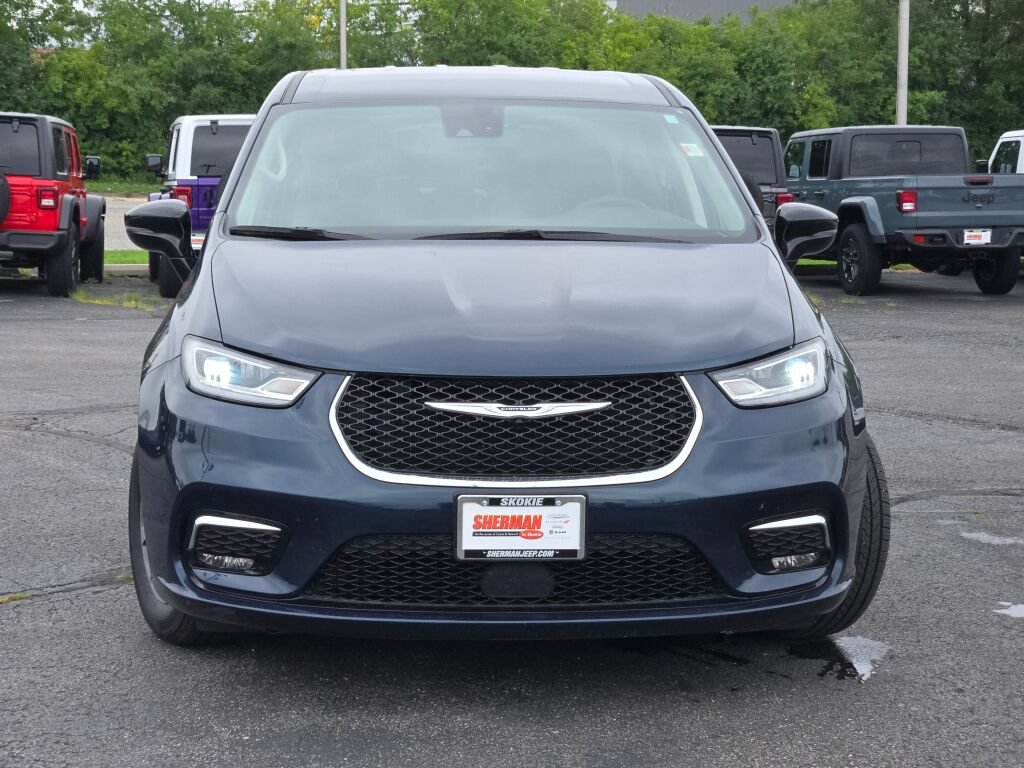 Certified 2024 Chrysler Pacifica Limited FWD image 2