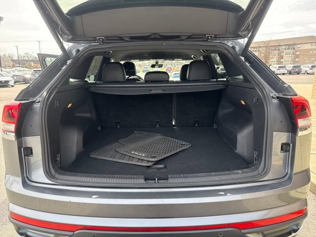 Used 2020 Volkswagen Atlas Cross Sport SE w/ Towing Package image 17