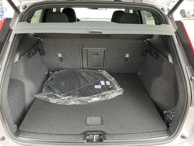 New 2026 Volvo XC40 B4 Core FWD image 9