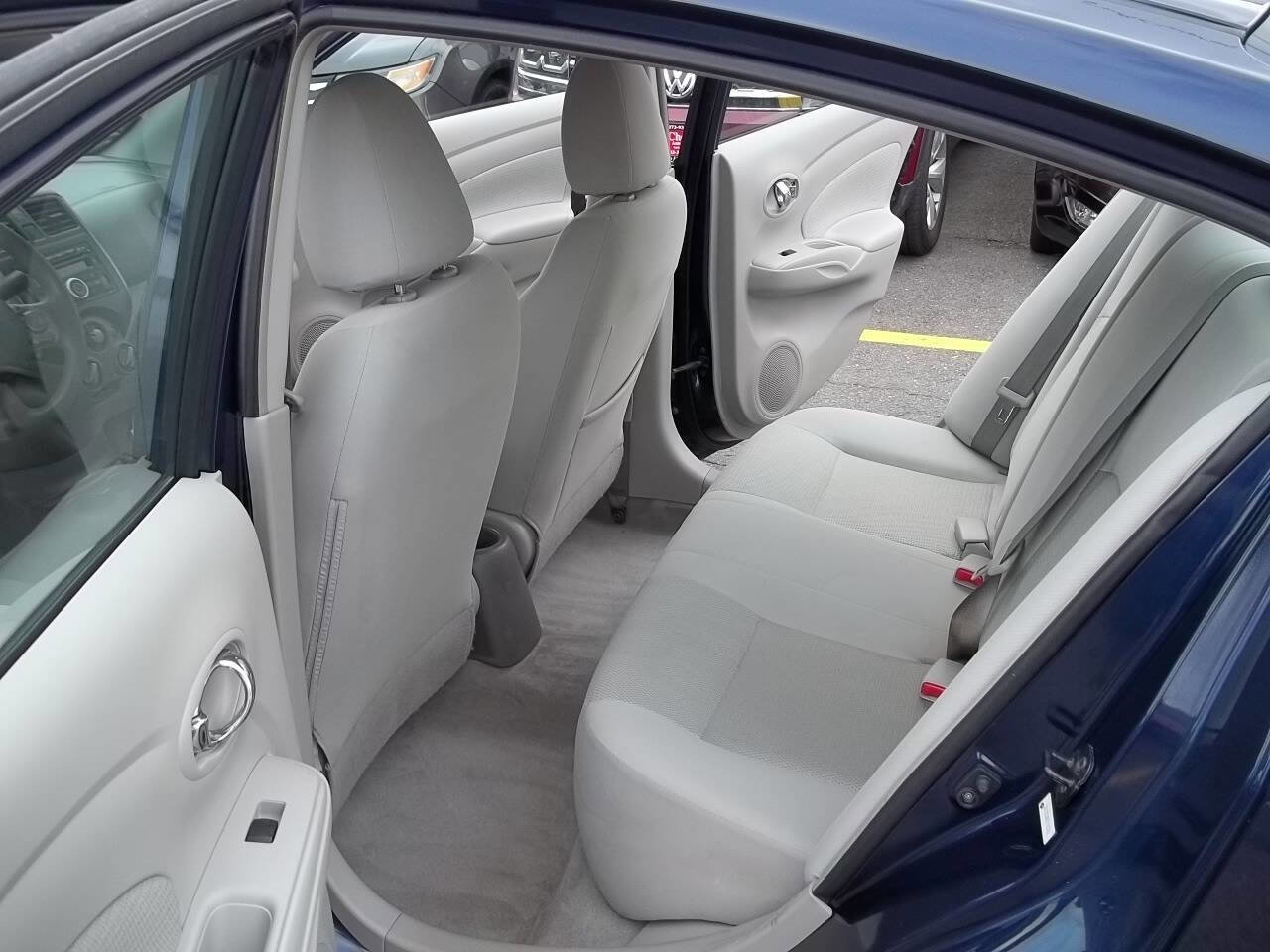 Used 2013 Nissan Versa SV w/ Convenience Pkg image 8