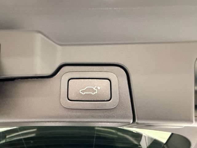 Used 2018 Land Rover Range Rover Evoque SE AWD/4WD image 26