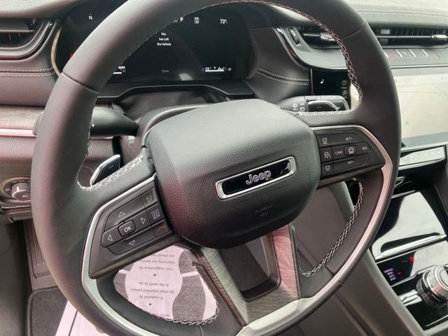 New 2026 Jeep Grand Cherokee Limited w/ Luxury Tech Group II AWD/4WD image 13