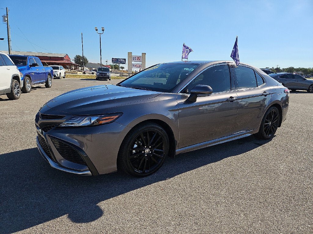 Used 2024 Toyota Camry XSE FWD image 2