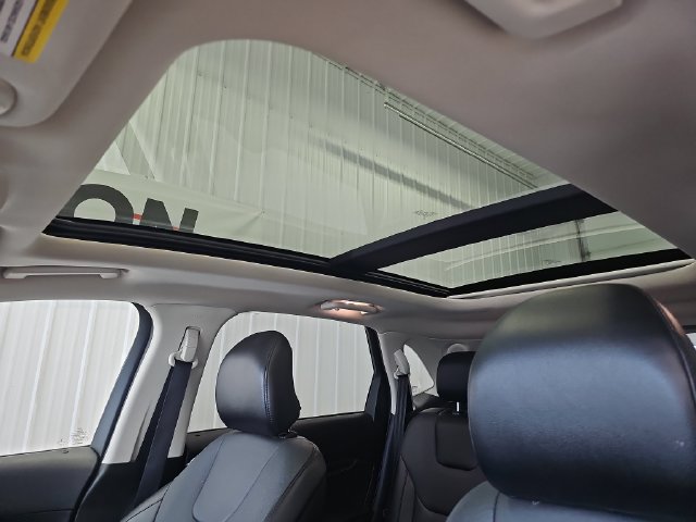 Used 2018 Ford Edge Titanium w/ Equipment Group 301A AWD/4WD image 21