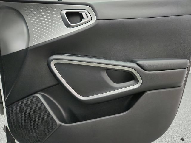 Used 2023 Kia Soul S FWD image 28