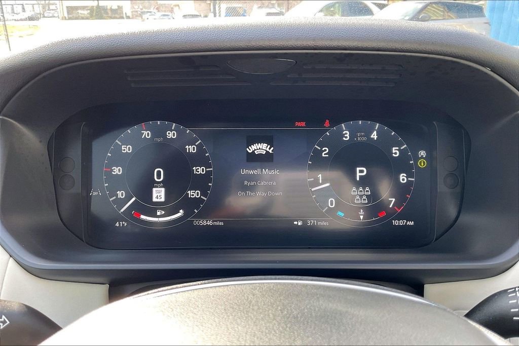 Certified 2025 Land Rover Discovery S image 13