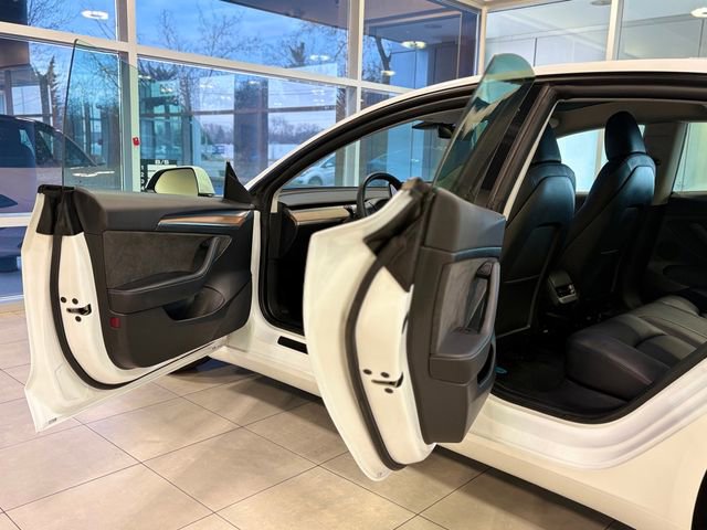 Used 2023 Tesla Model 3 Standard Range image 16