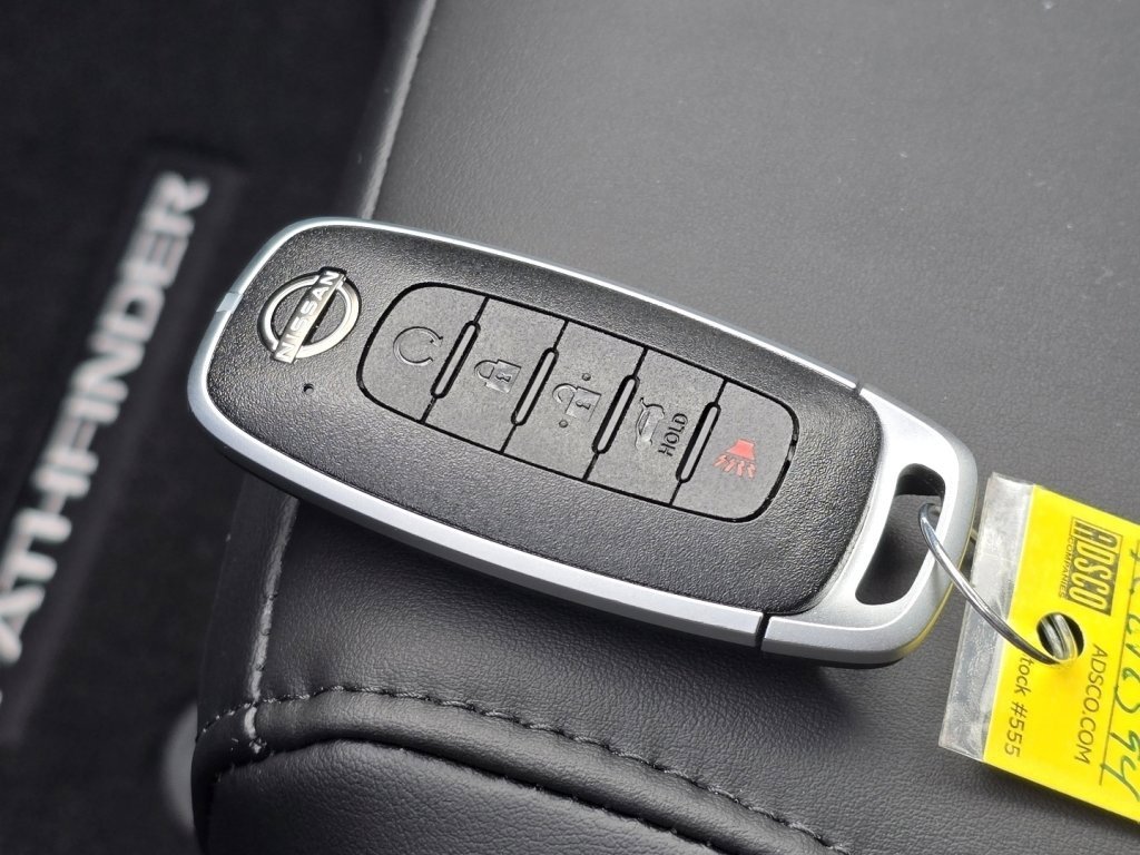 New 2026 Nissan Pathfinder Platinum image 19