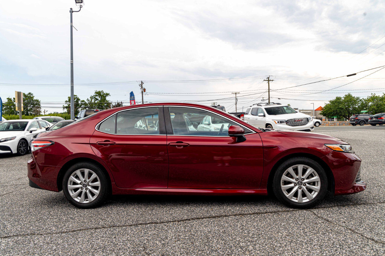 Used 2020 Toyota Camry LE image 7