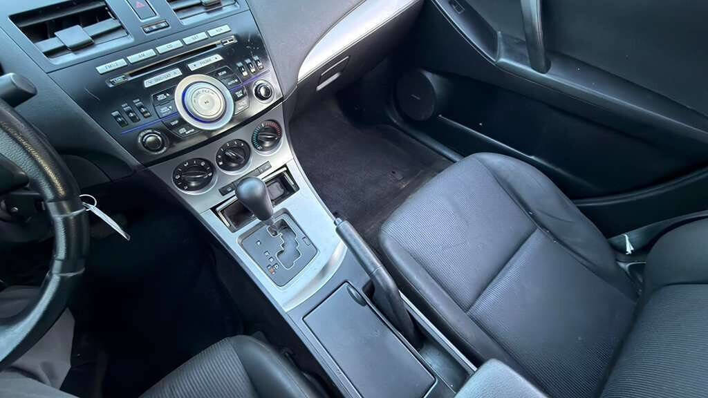 Used 2010 MAZDA MAZDA3 i Touring image 15