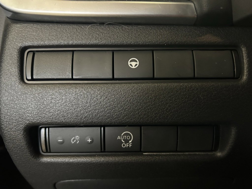 Used 2023 Nissan Rogue SV image 7