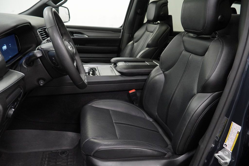 Certified 2024 Jeep Wagoneer Series II AWD/4WD image 17