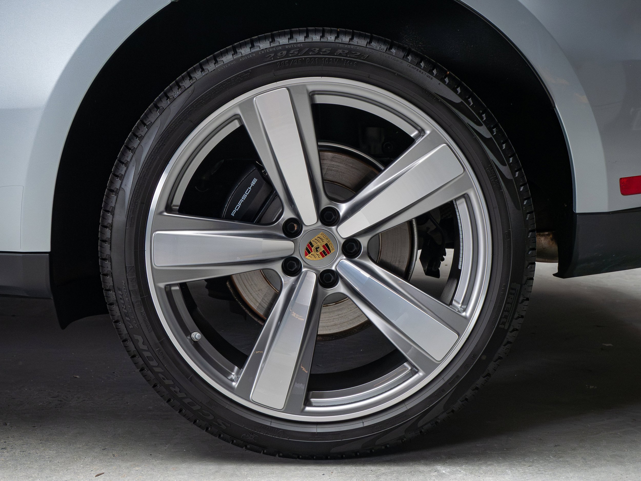 Certified 2025 Porsche Macan AWD/4WD image 16