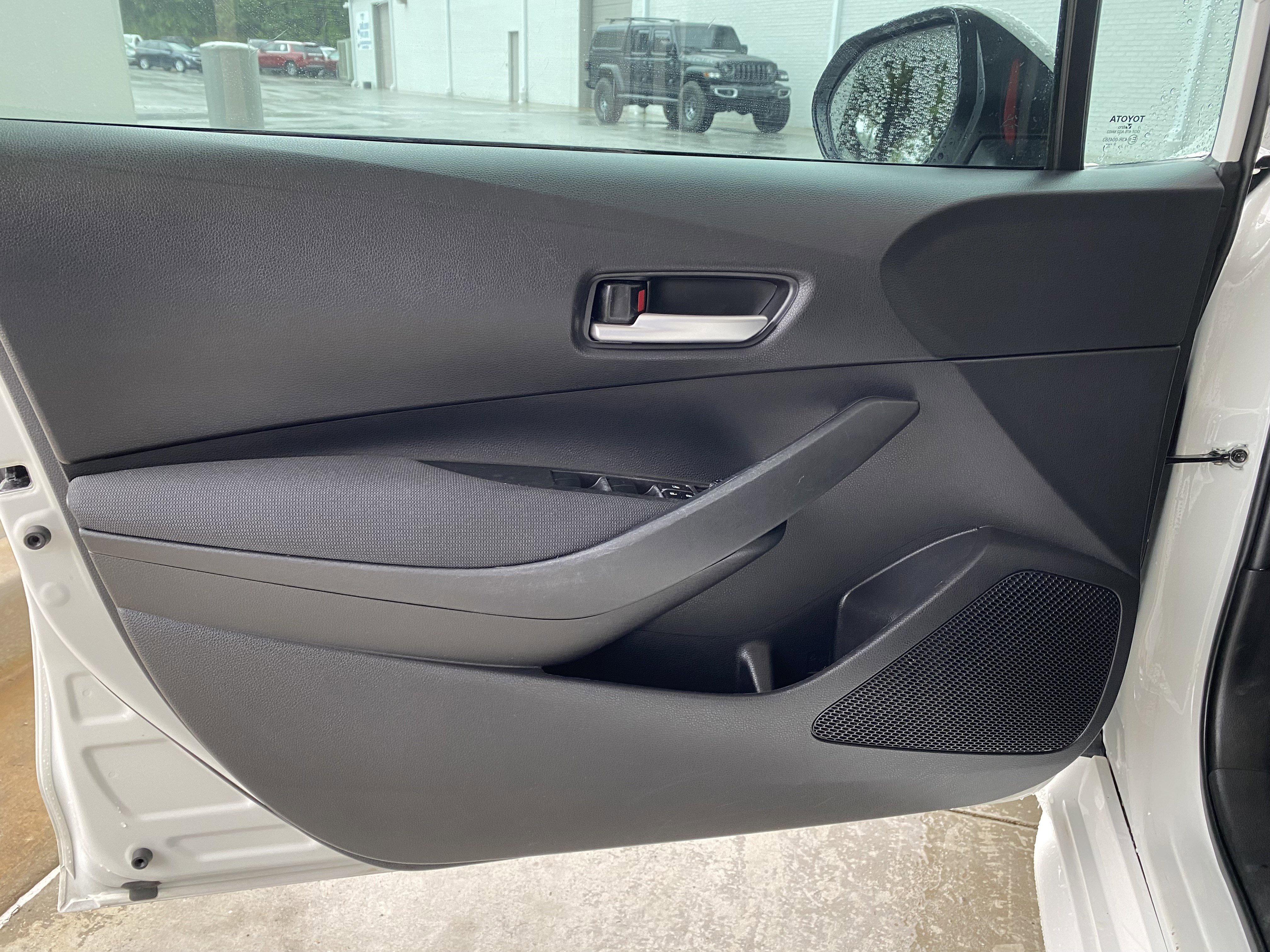 Used 2021 Toyota Corolla LE FWD image 14