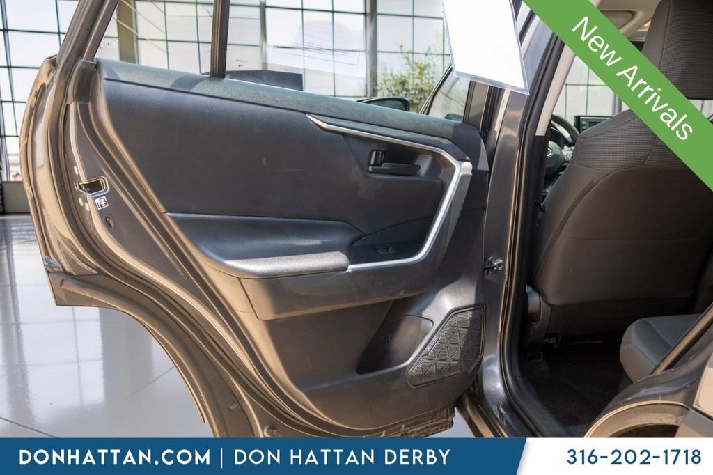 Used 2020 Toyota RAV4 LE AWD/4WD image 15