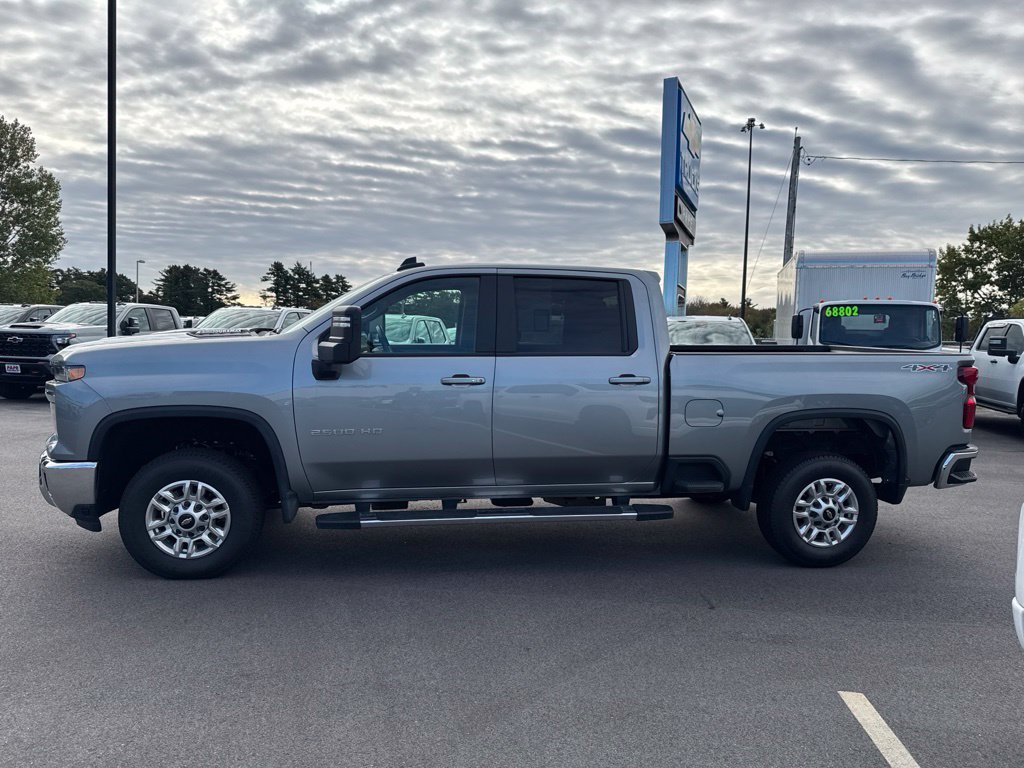 Used 2025 Chevrolet Silverado 2500 LT w/ Convenience Package AWD/4WD image 10