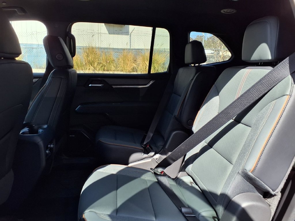 New 2027 GMC Acadia AT4 w/ Luxury Package AWD/4WD image 12