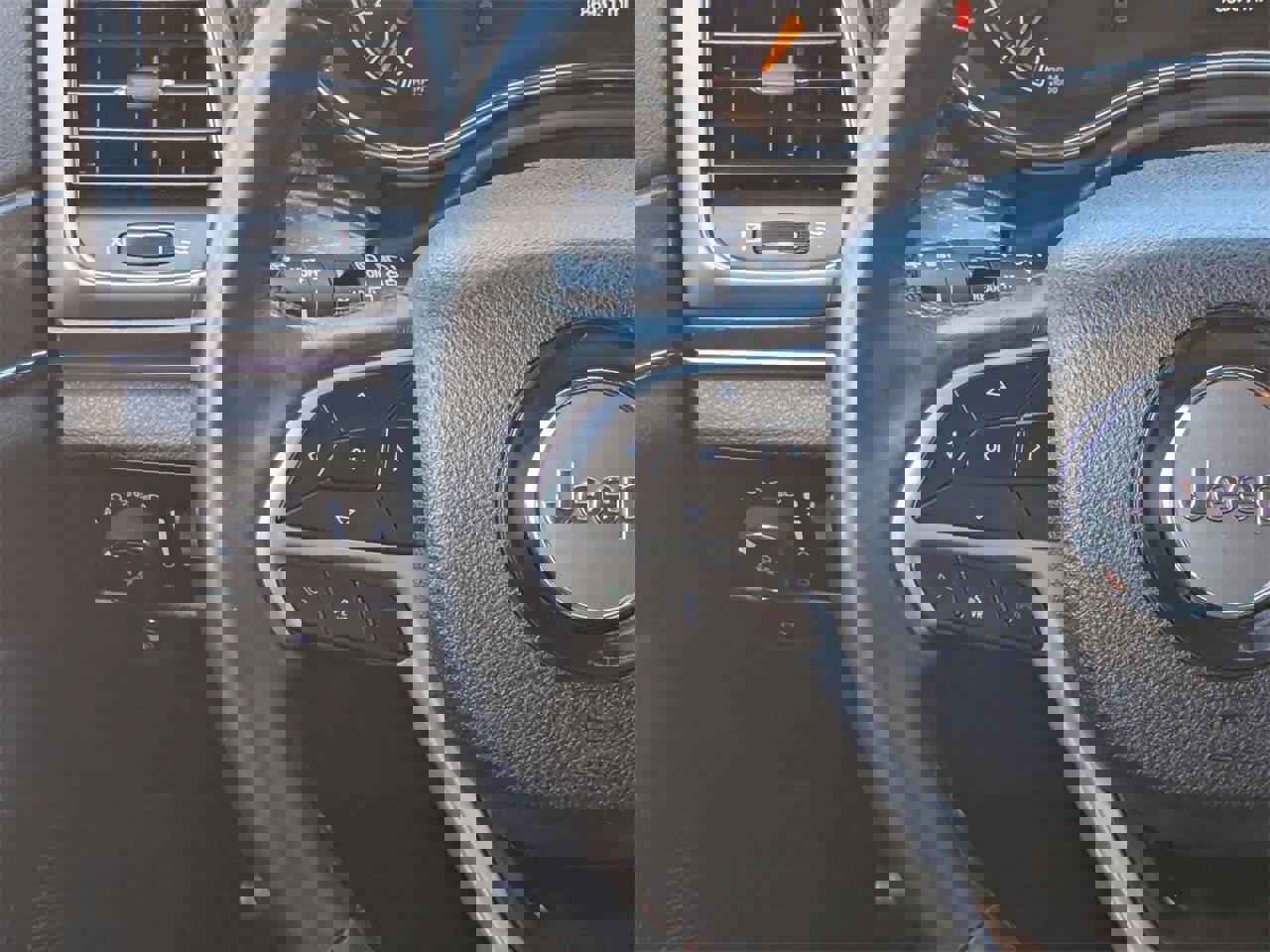 Used 2018 Jeep Grand Cherokee Limited image 17