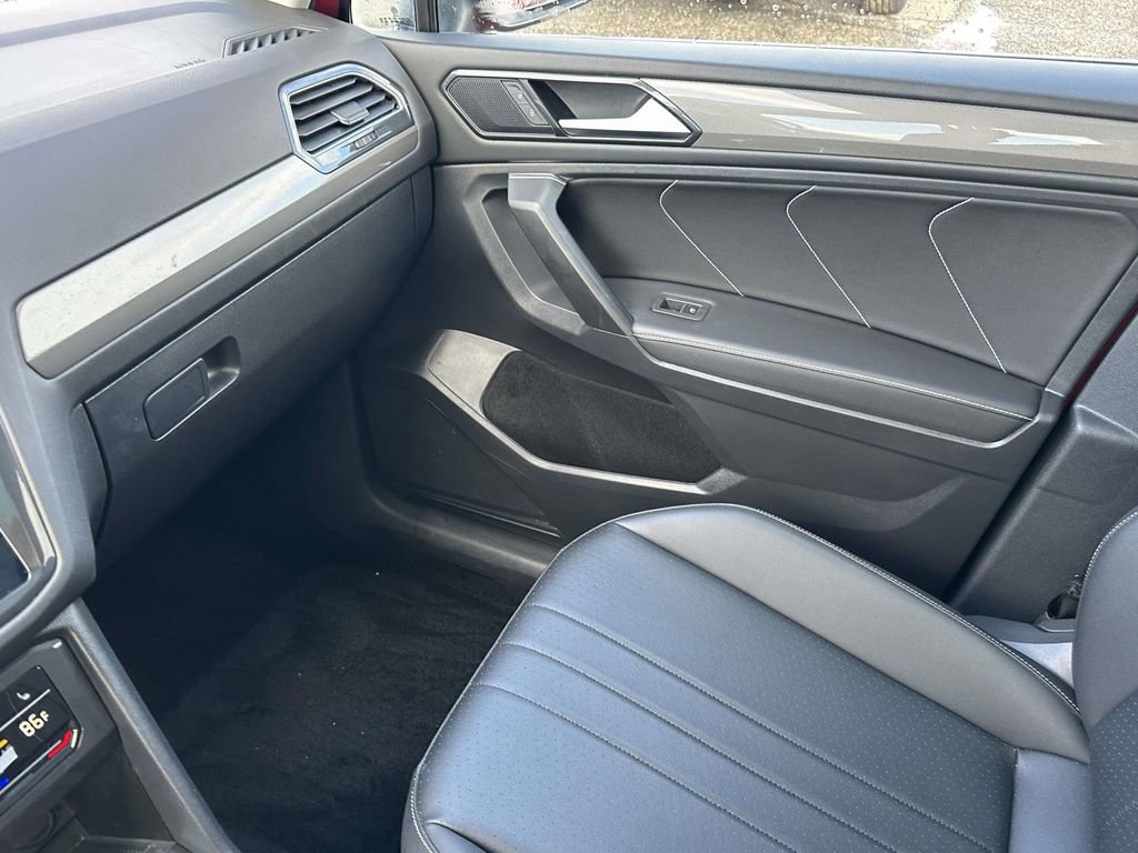Certified 2023 Volkswagen Tiguan SE w/ Panoramic Sunroof Package image 33