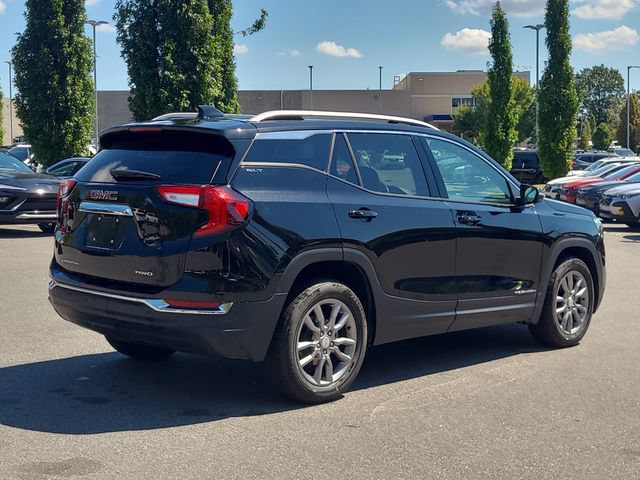 Used 2024 GMC Terrain SLT AWD/4WD image 3