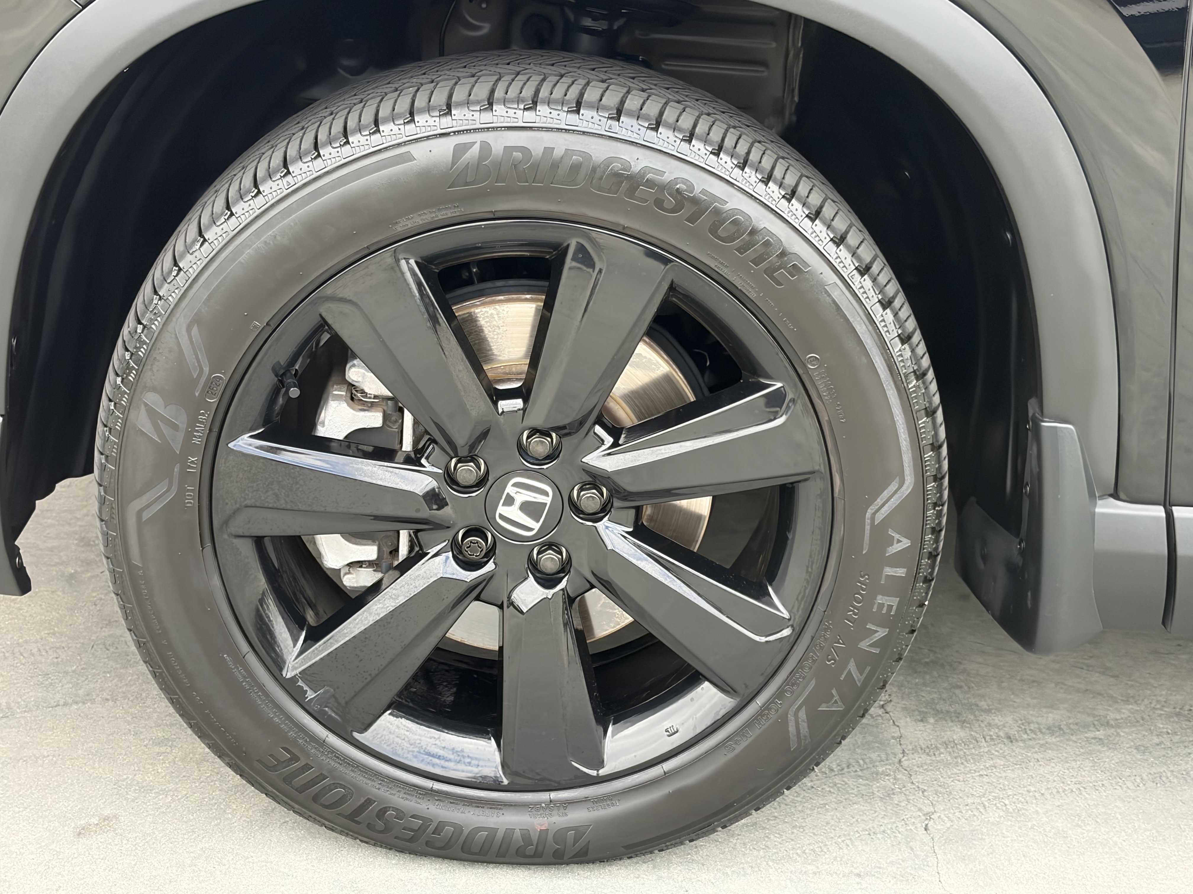 Used 2025 Honda Pilot Black Edition image 8
