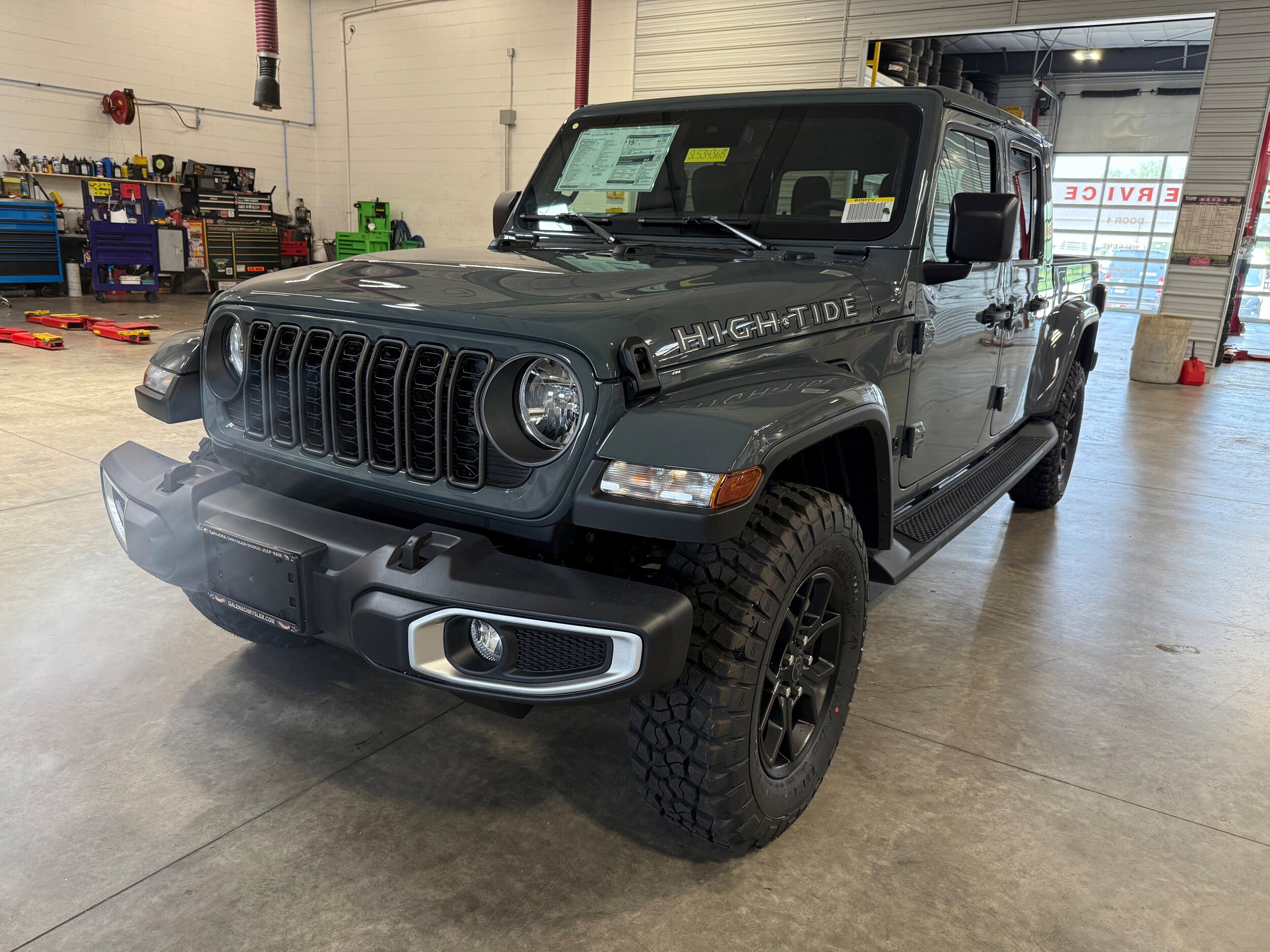 Used 2025 Jeep Gladiator Sport AWD/4WD image 17