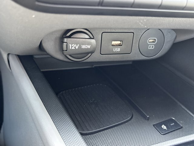 Used 2024 Hyundai Elantra SEL w/ Convenience Package image 32