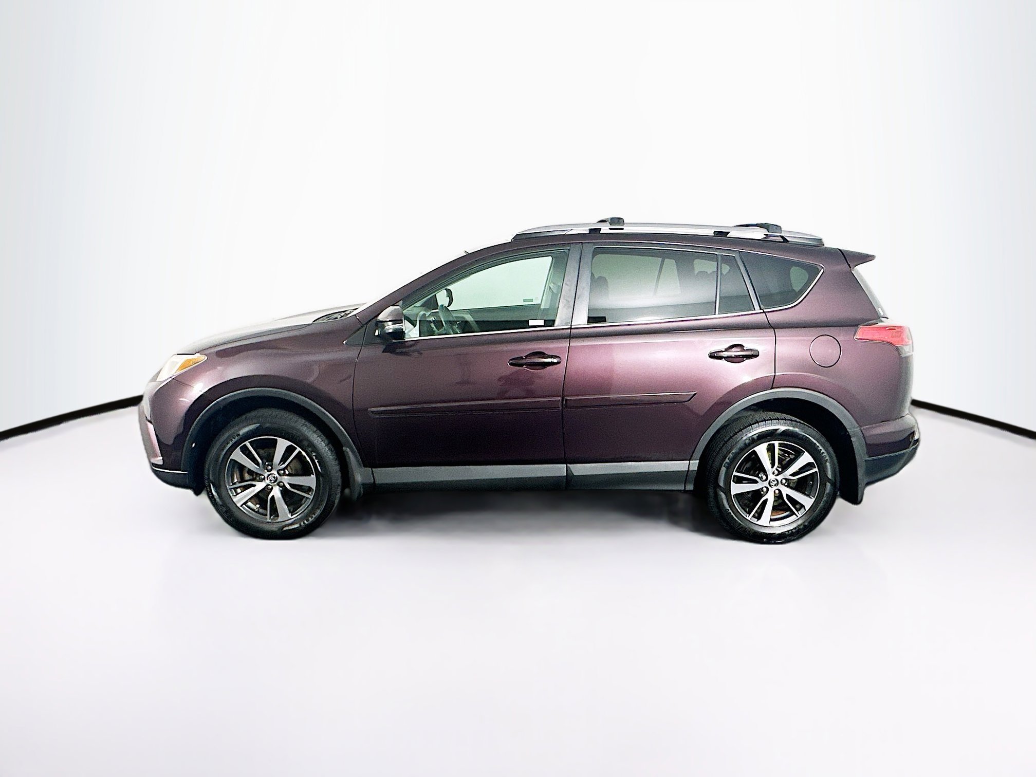 Used 2017 Toyota RAV4 XLE image 4