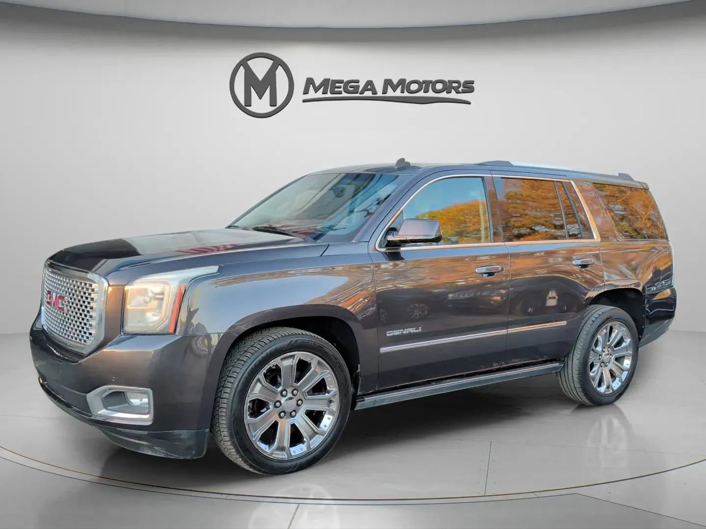 Used 2015 GMC Yukon Denali w/ Touring Package image 2