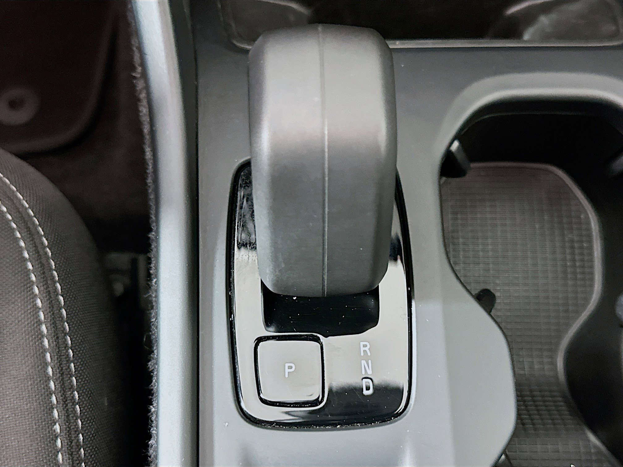 Used 2024 Volvo XC40 B5 Core image 25