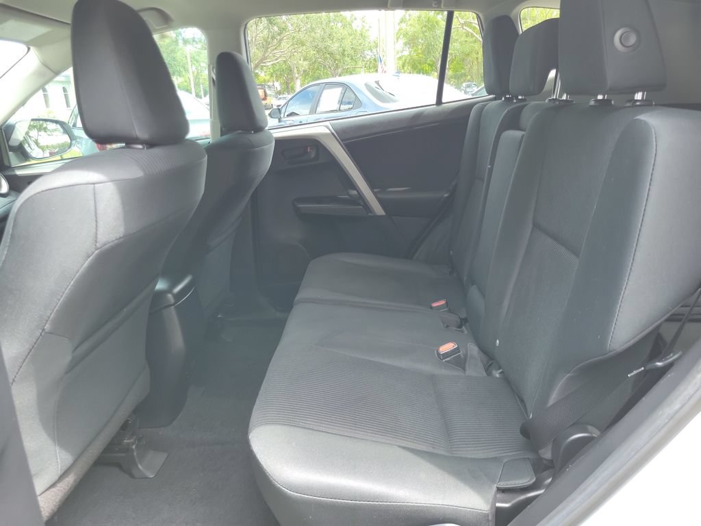 Used 2018 Toyota RAV4 LE FWD image 7