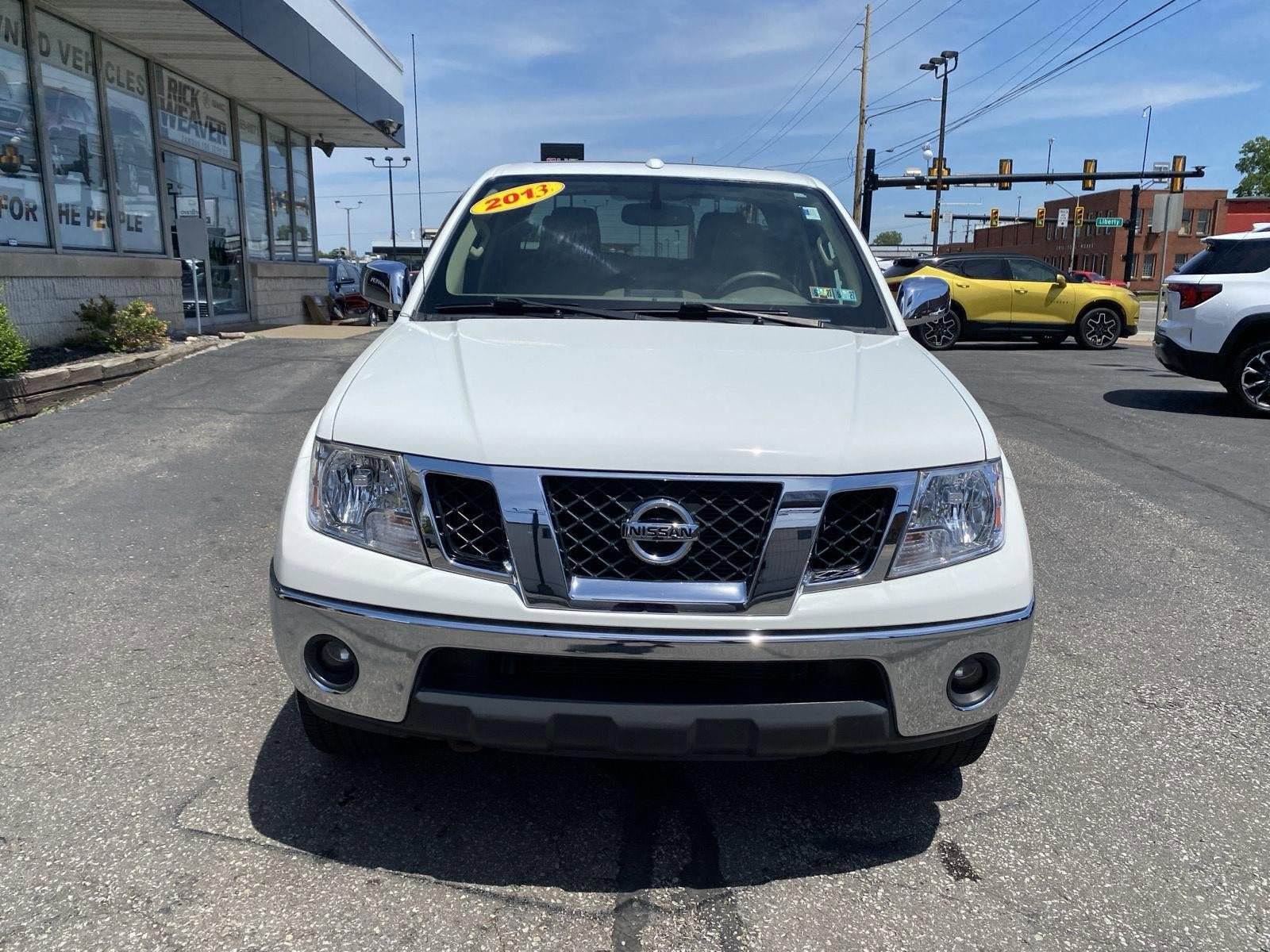 Used 2013 Nissan Frontier SL w/ Moonroof Pkg AWD/4WD image 10