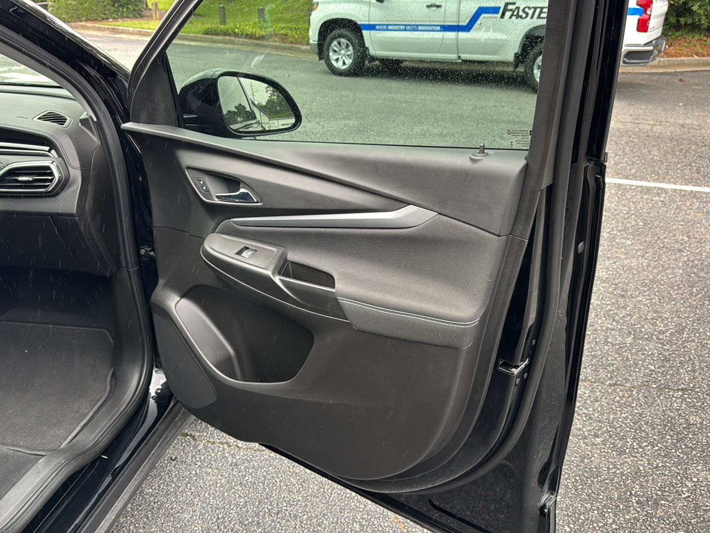 Used 2023 Chevrolet Bolt EUV LT w/ Comfort Package image 12