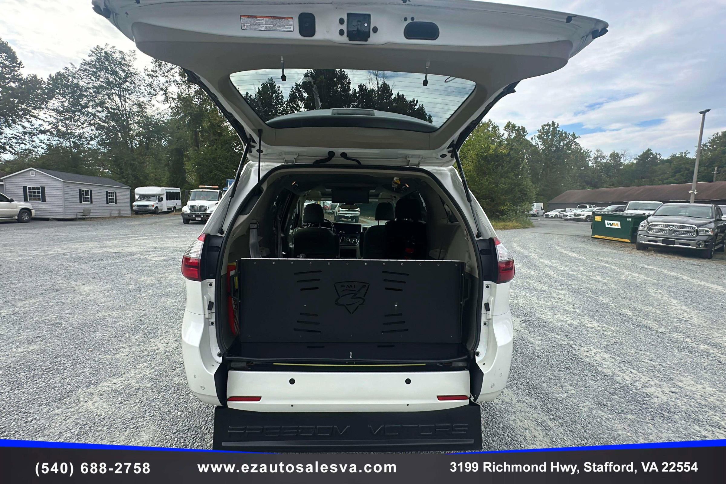 Used 2020 Toyota Sienna XLE image 11