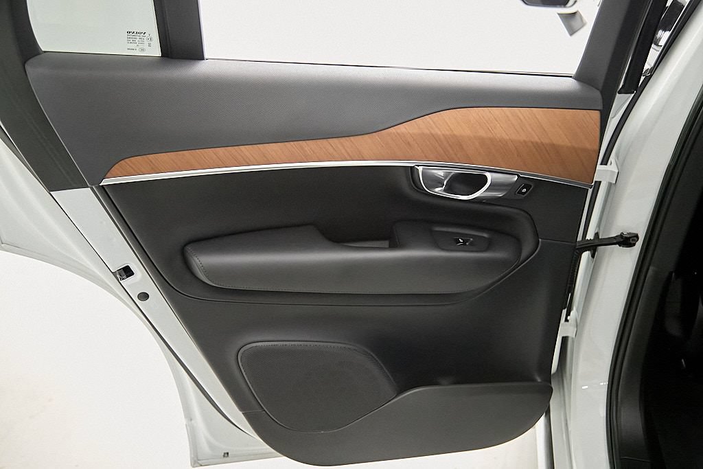 Certified 2023 Volvo XC90 B6 Core w/ Protection Package Premier AWD/4WD image 18
